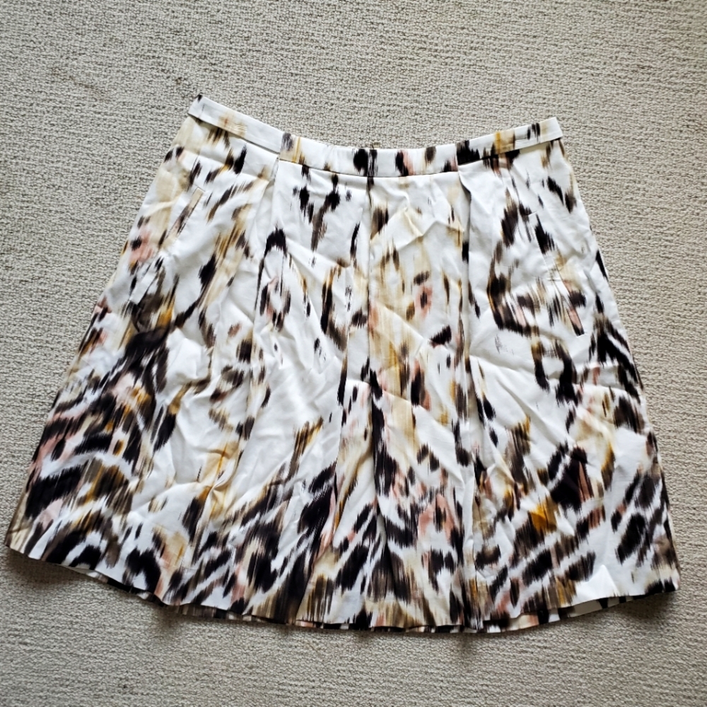 Elie Tahari skirt- pockets!